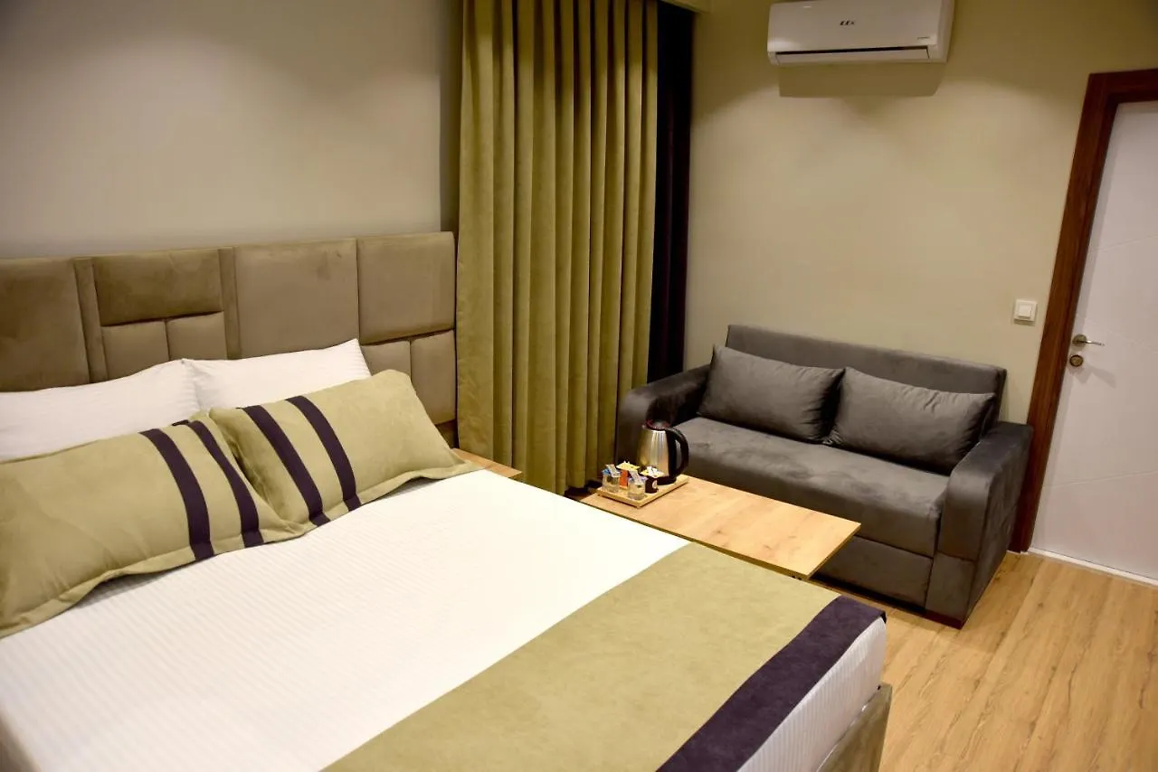 Edwin Plus Hotel联系方式